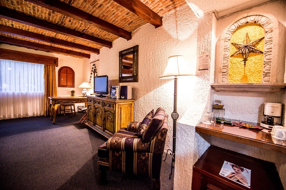Hotel La Mansion Del Sol Запопан Екстериор снимка