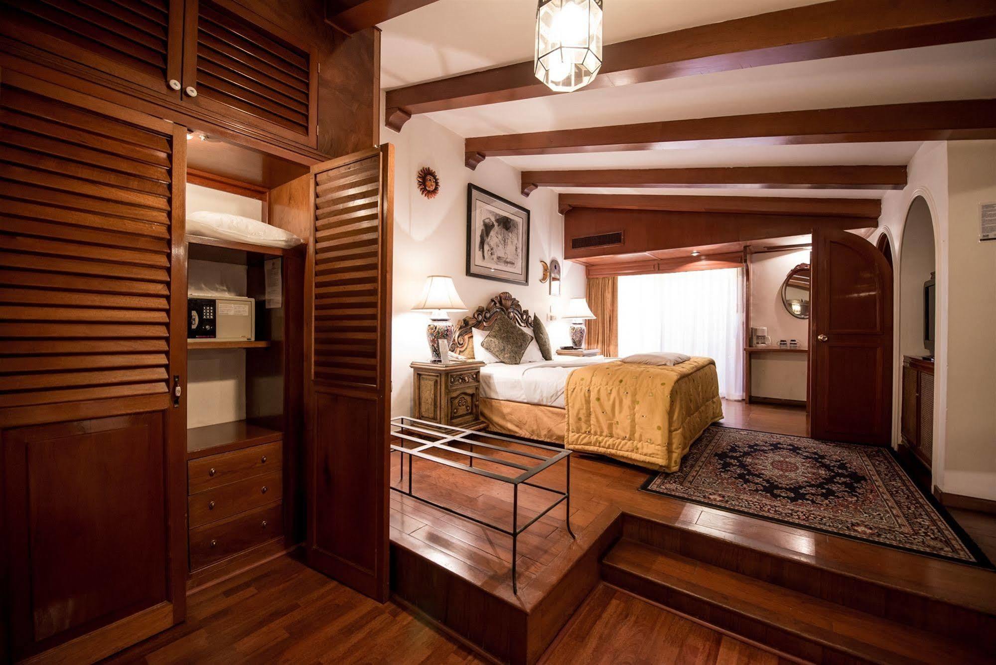Hotel La Mansion Del Sol Запопан Екстериор снимка