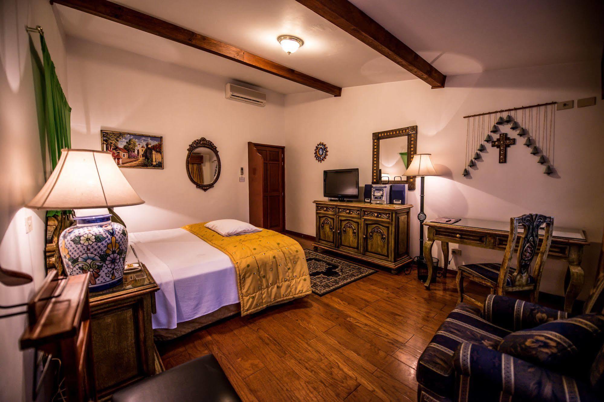 Hotel La Mansion Del Sol Запопан Екстериор снимка